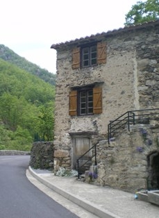 Gite from road
